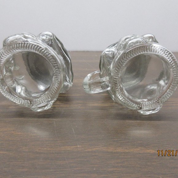 Skull Salt & Pepper Shaker Set - Picture 6 of 6